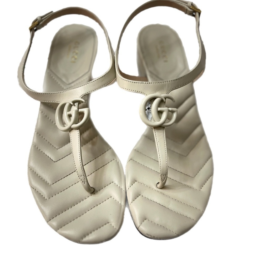 Gucci
Double G Logo Leather T-Strap Sandals
Women's Size: 8.5 | IT 38.5
